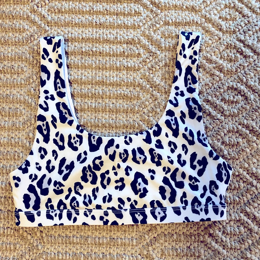 Fabletics Lola Low Impact Sports Bra - Snow Leopard